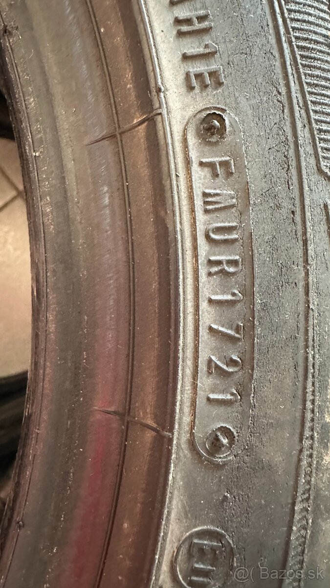 Predám celoročné pneumatiky 215/45 R16 90V - 2