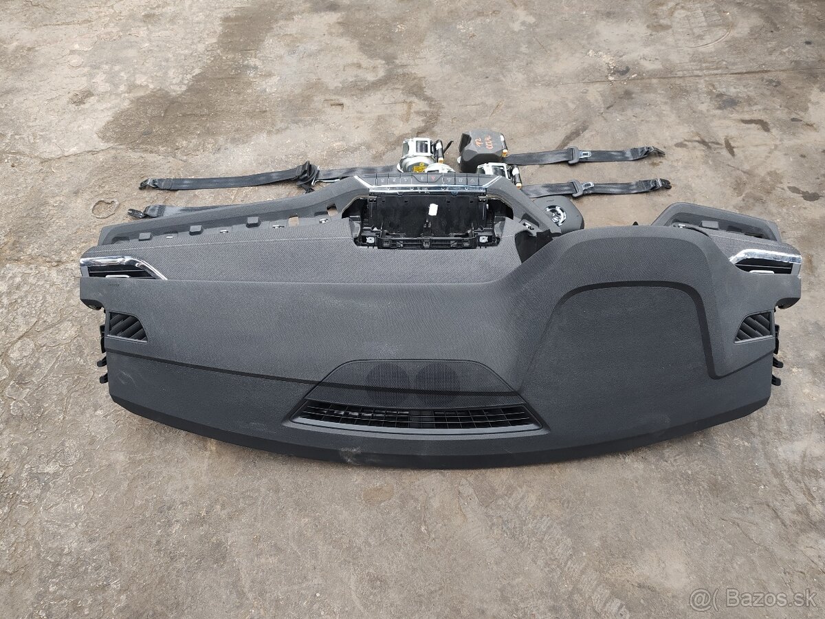 ŠKODA OCTAVIA IV PAlubova doska - 2