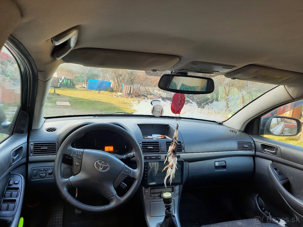 Predam Toyotu Avensis - 2