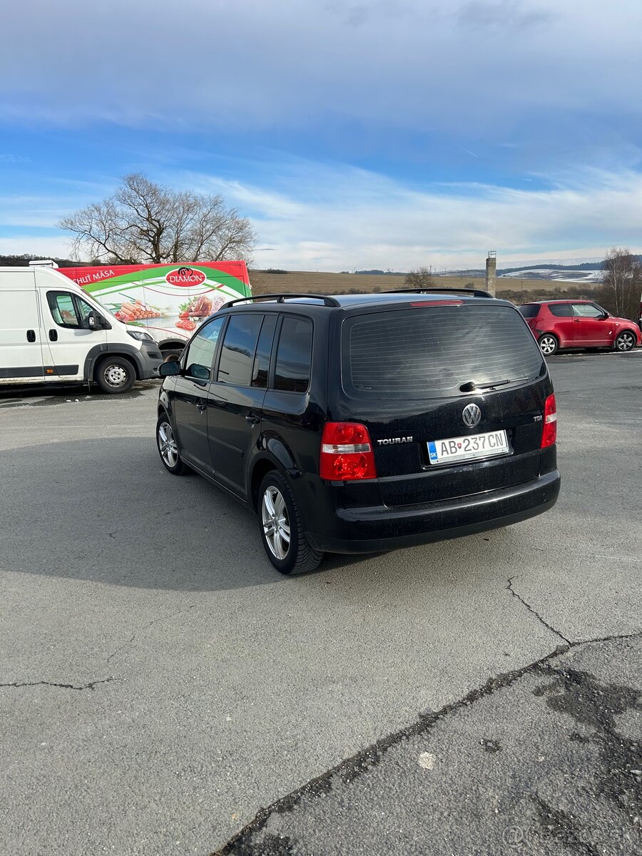 Volkswagen Touran - 2