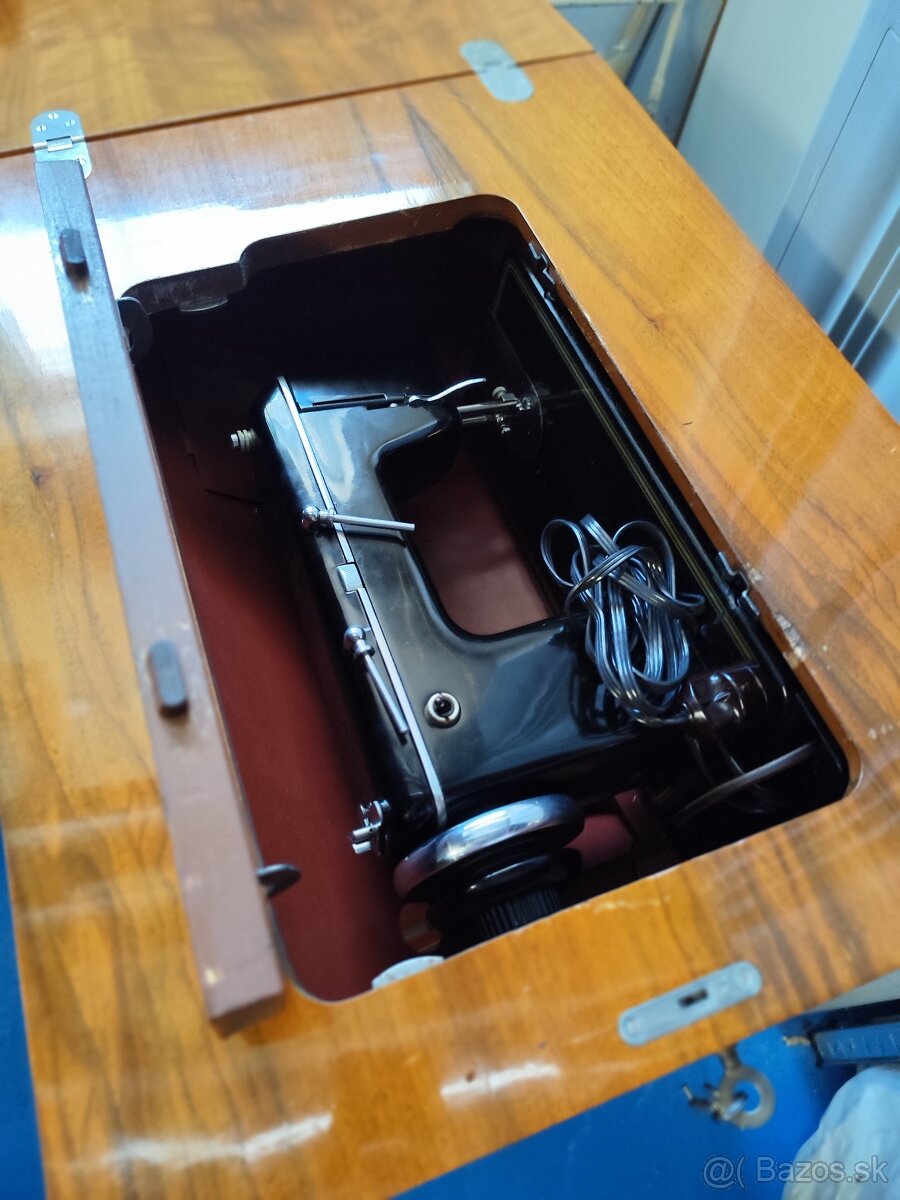 Predám retro šijací stroj - 2