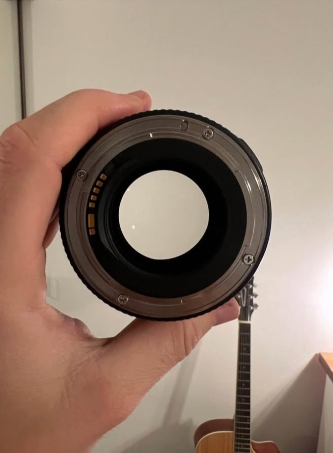Canon EF 85mm f/1.8 - 2
