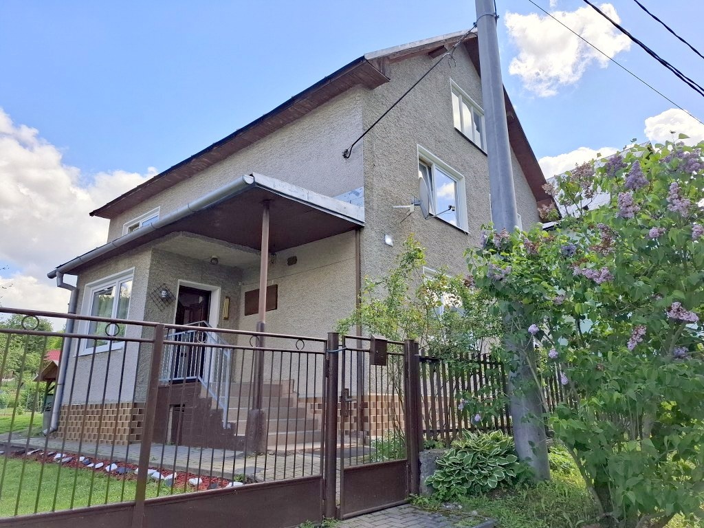 Rodinný dom s parádnym pozemkom - 2