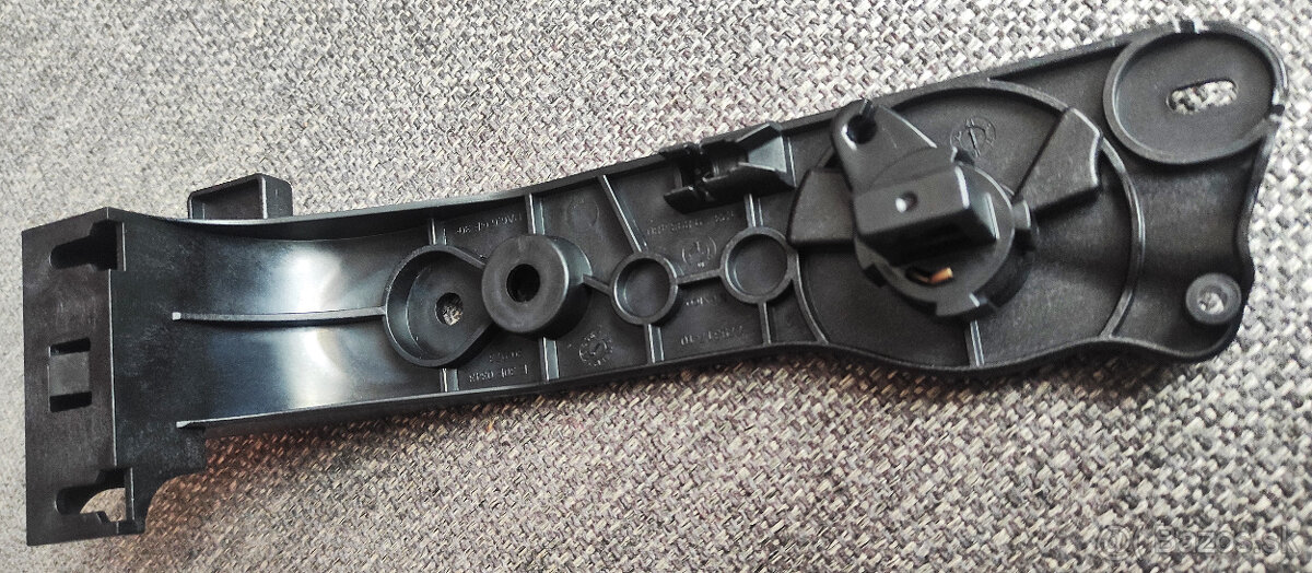 držiak páčky otvárania prednej kapoty na BMW - 2