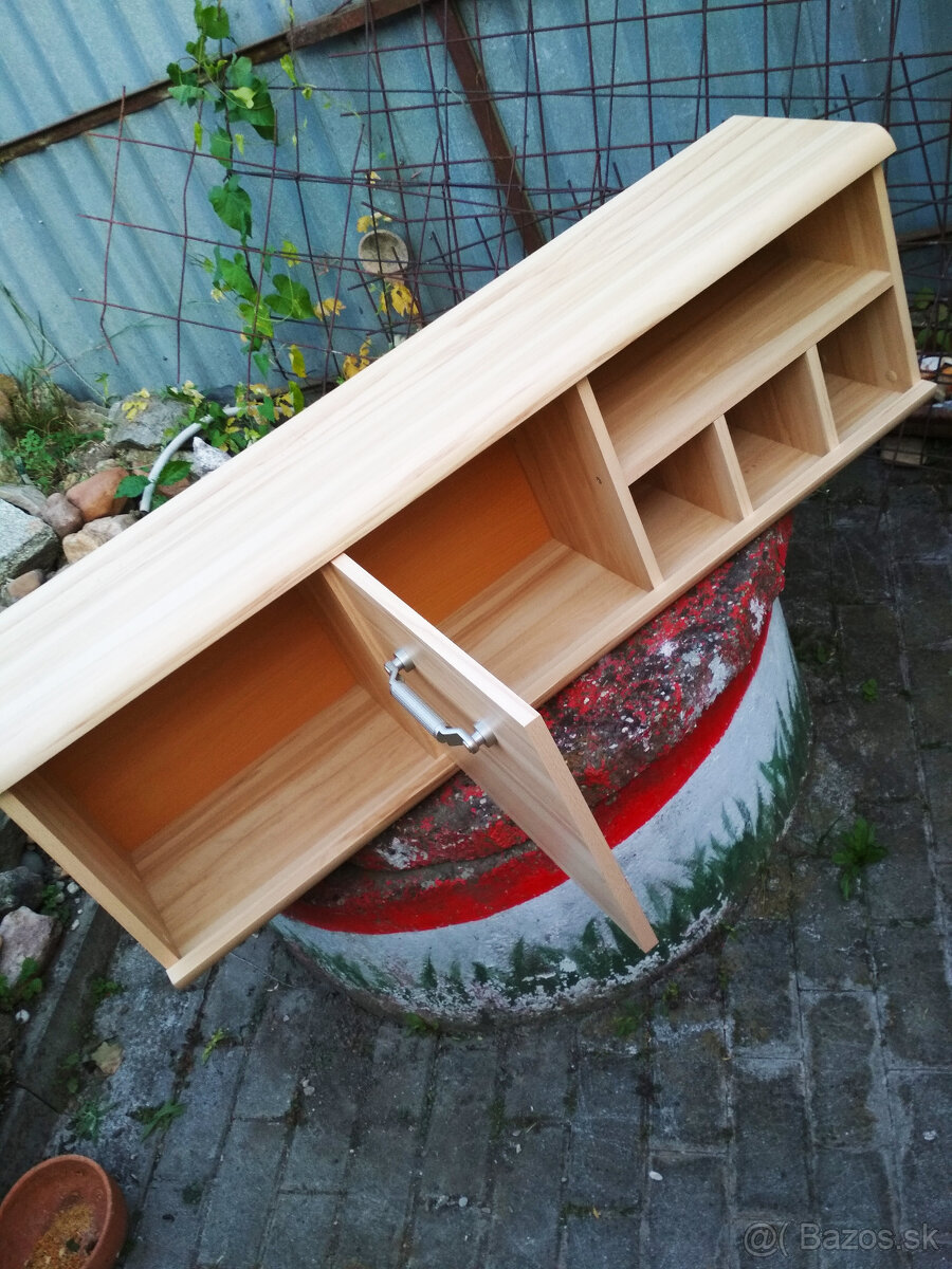 Nastenná polica - 2