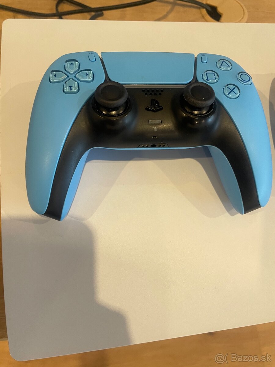 Predám PS5 s mechanikou a dvoma ovládačmi - 2
