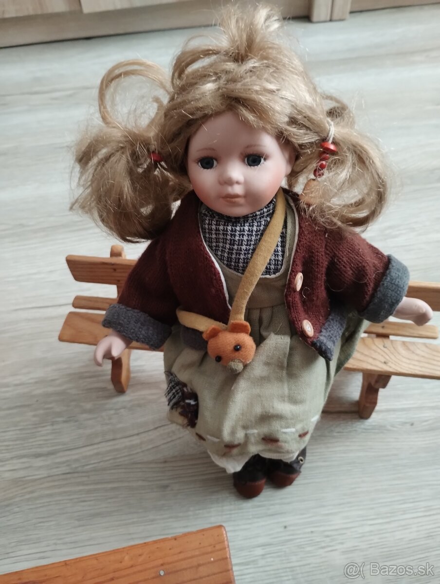 Bábiky+ drevené posedenie - 2