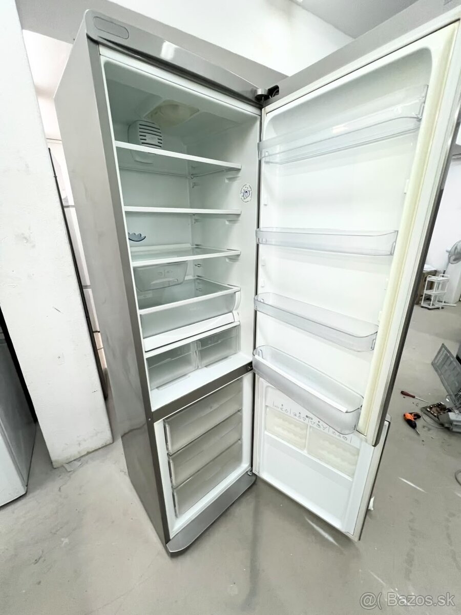 Predám chladničku Ariston 200cm - 2