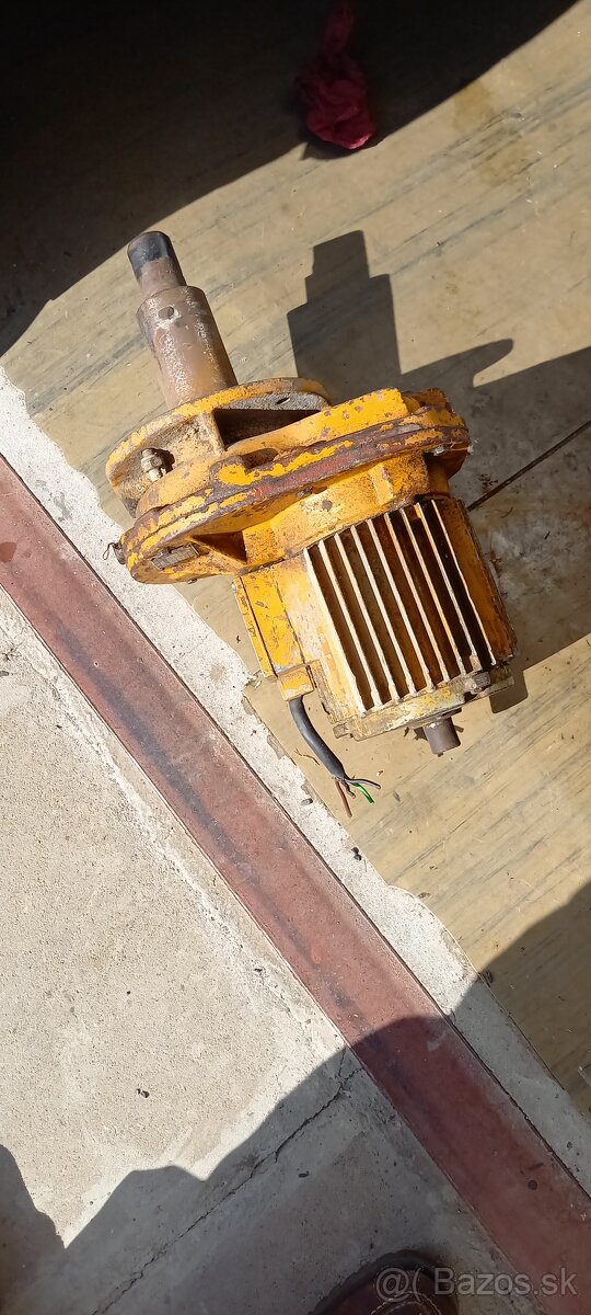 Predám elektromotor s prevodovkou - 2