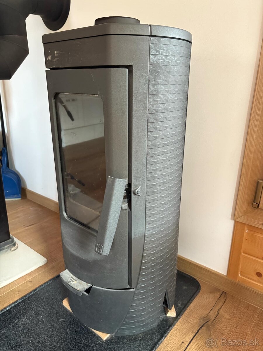 Predám kvalitnú liatinovú piecku Plamen Tara - 2
