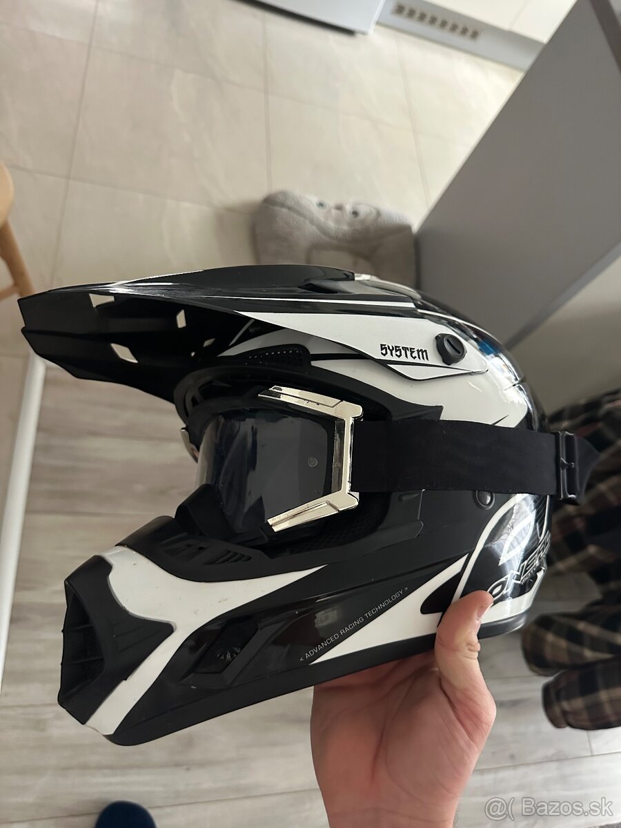 predám prilbu na enduro - 2