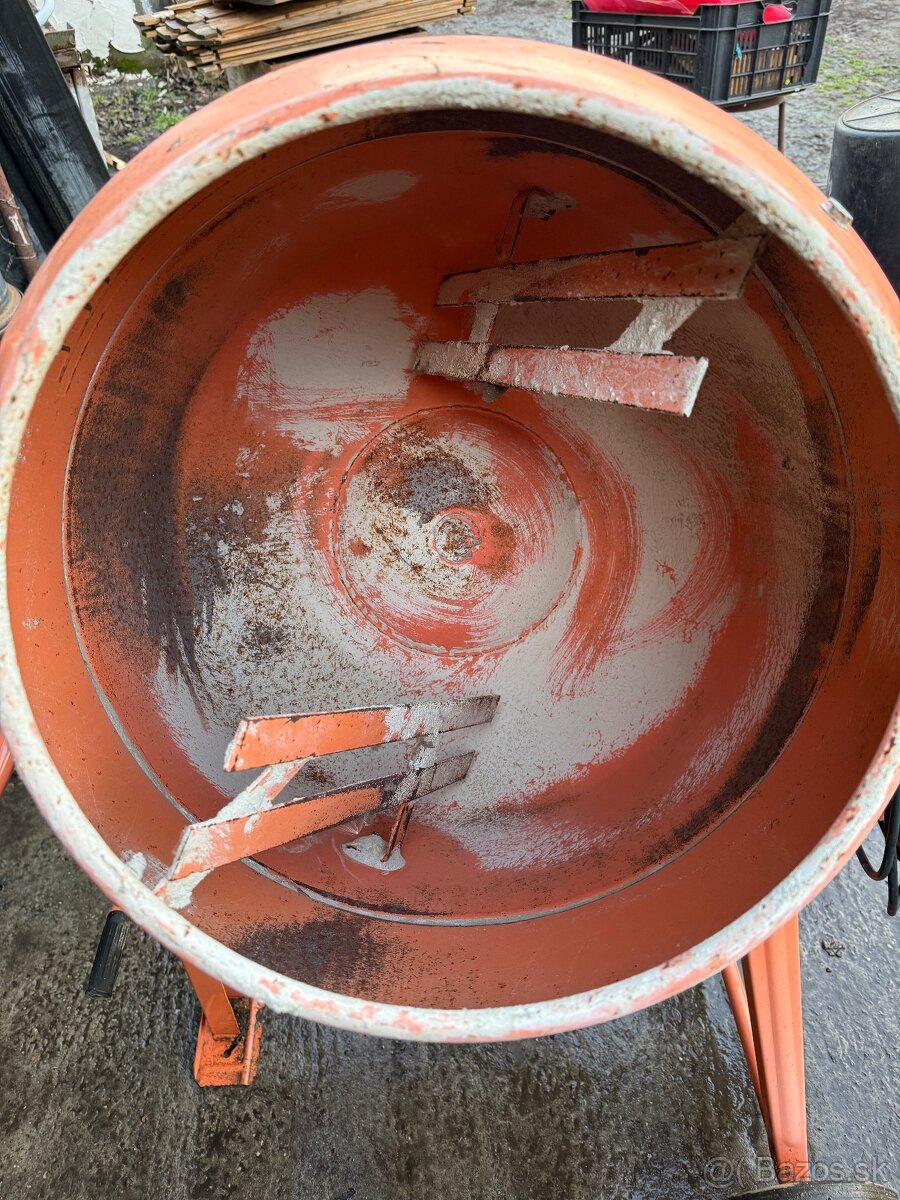Predám veľmi malinko použitú miešačky zn Hecht - 2