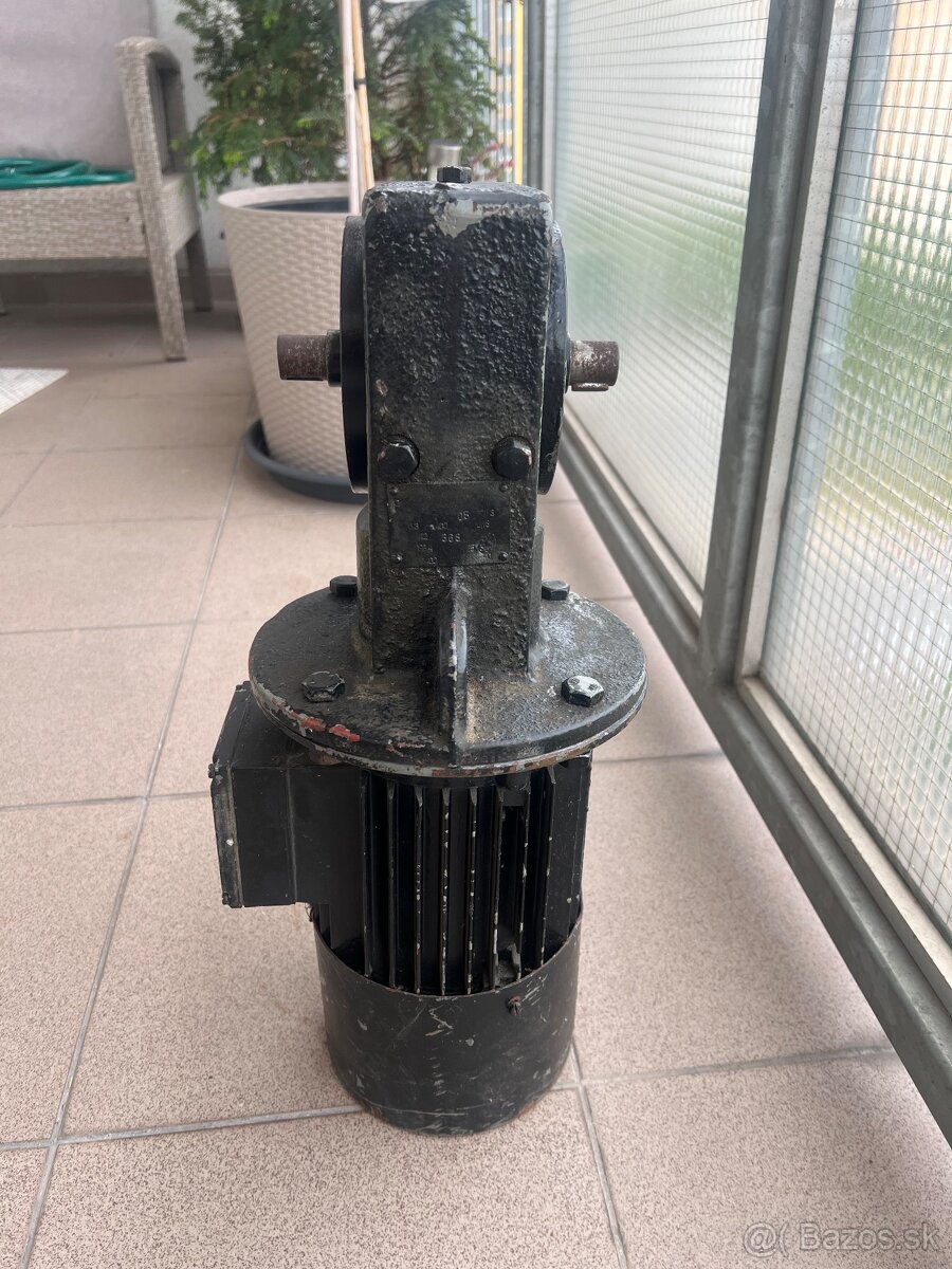 Elektromotor s prevodovkou - 2