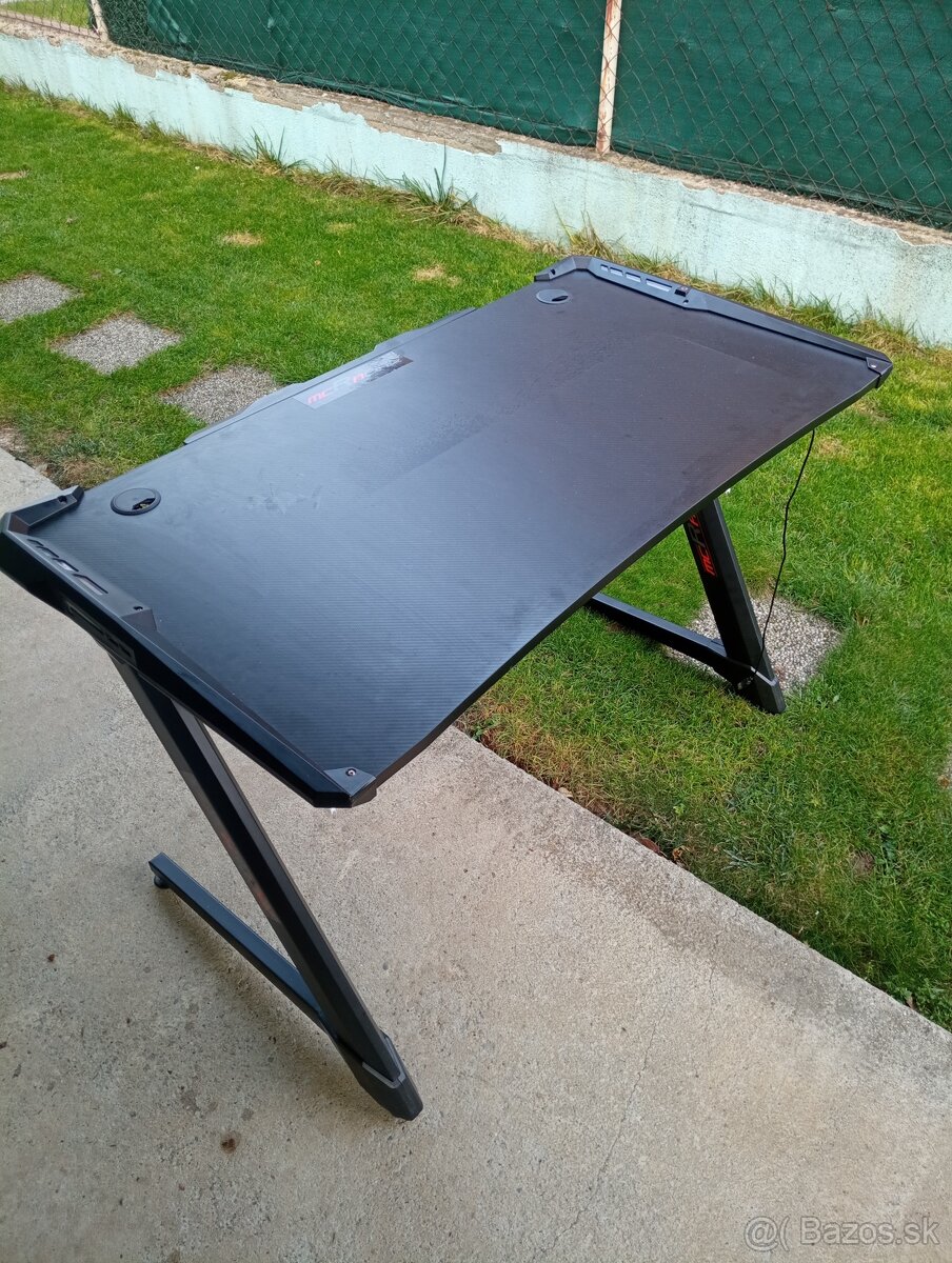 Herný a pracovný stôl - 2