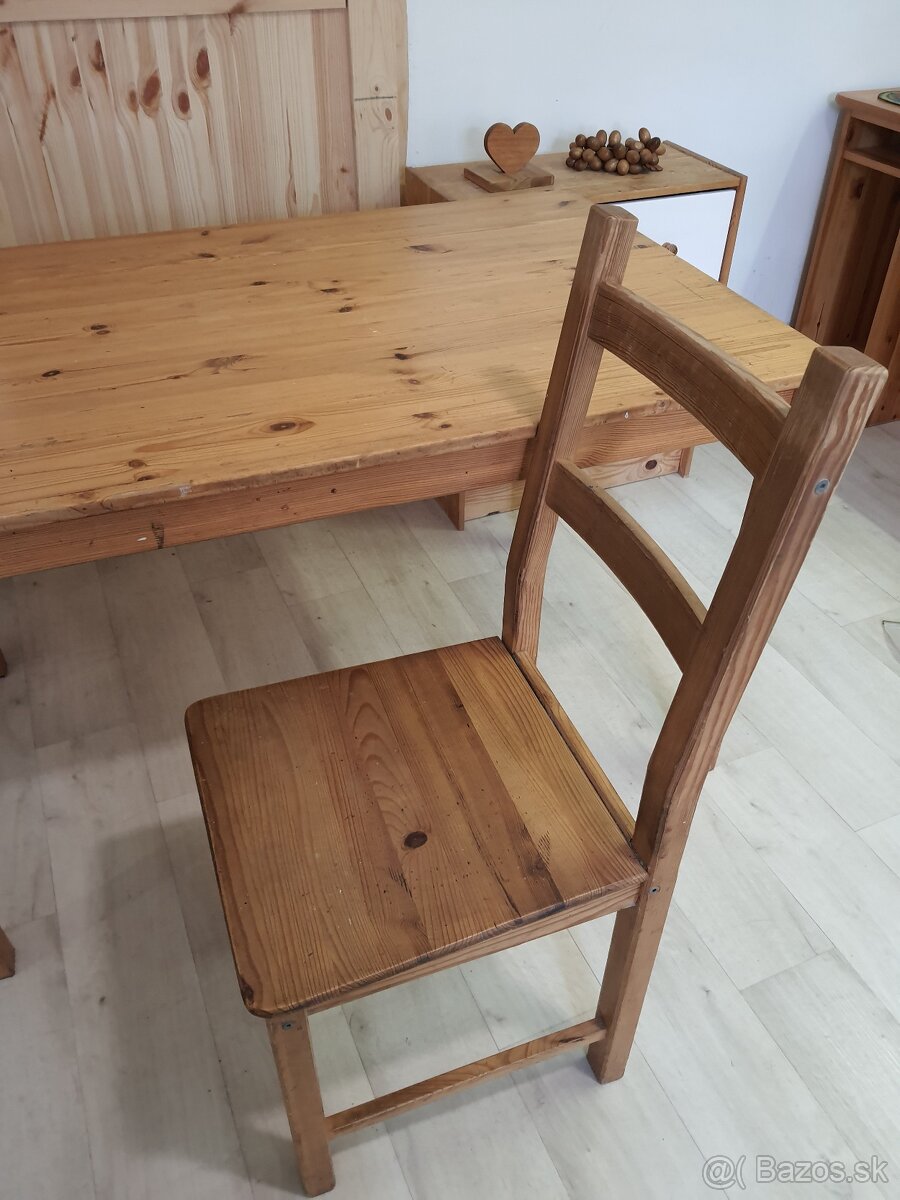 Drevený jedálenský stôl s 4 stoličkami - 2