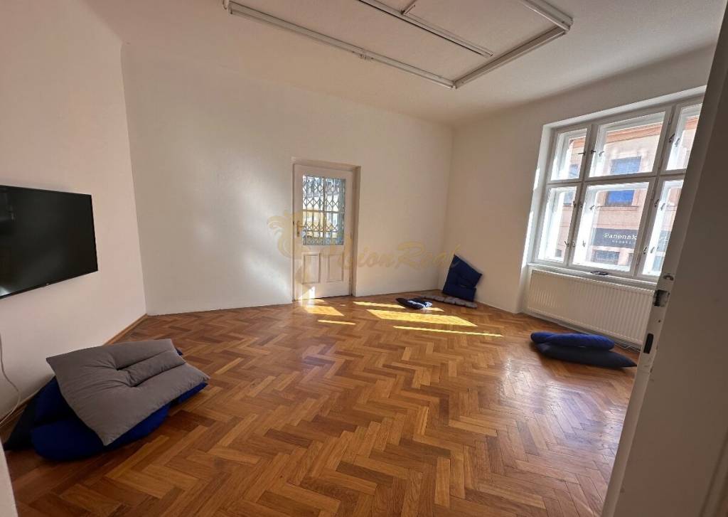 3,5 izb. byt v priamo centre Bratislavy na pešej zóne - 2