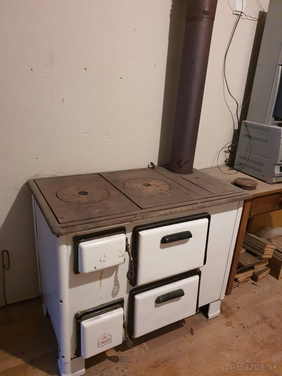 Sporák na pevné palivo. - 2