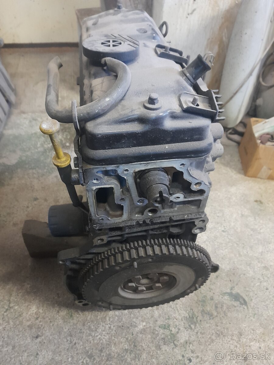 Predám motor na Peugeot 106 1.1 - 2