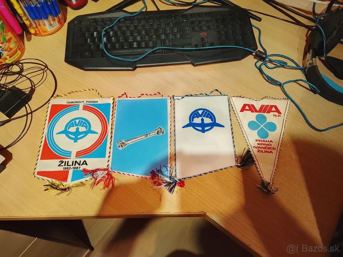 Predám originálne dobové vlajky AVIA - 2