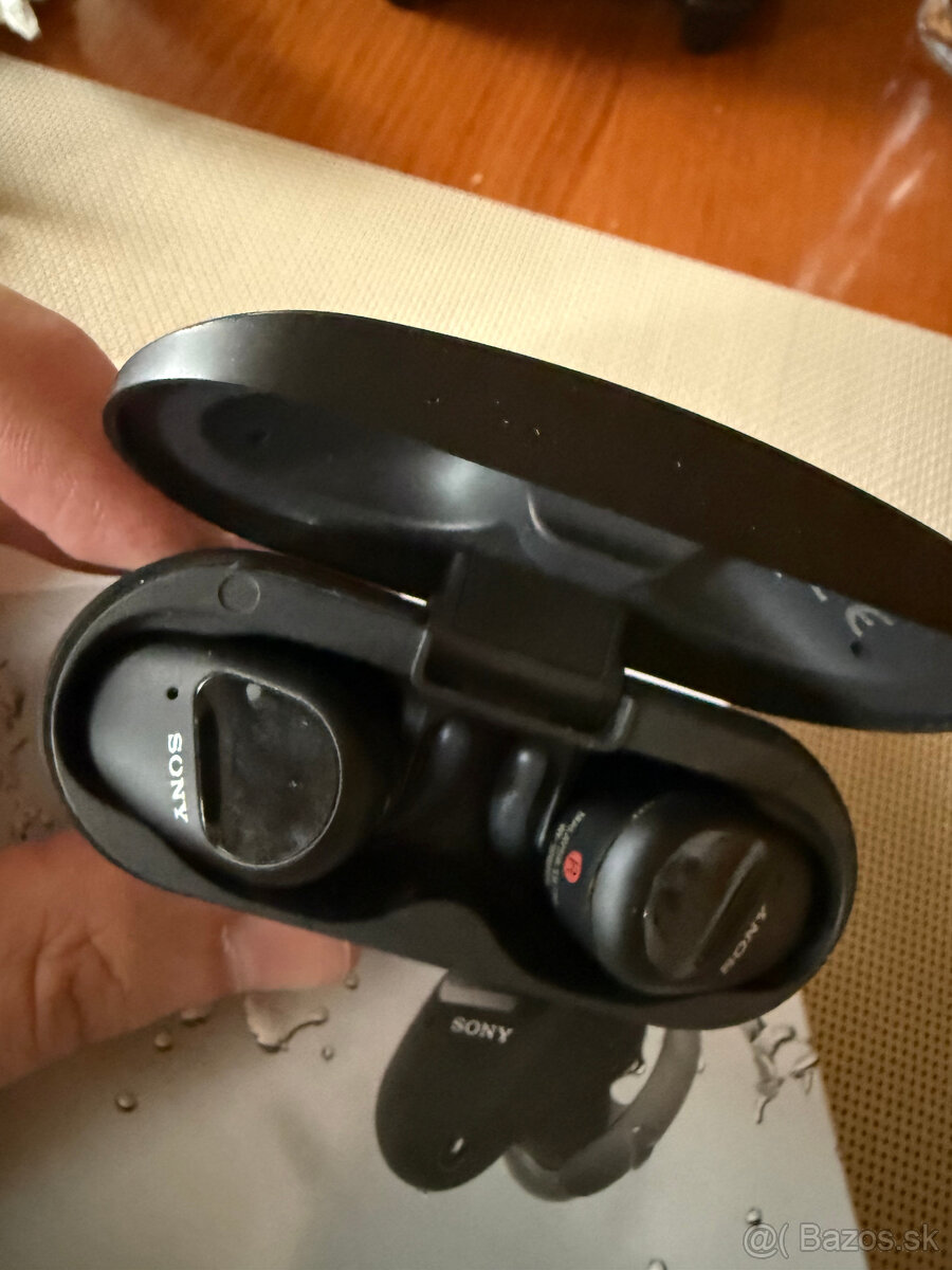 Sony WF-SP800N - 2