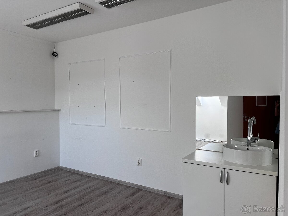 17,5m2 Kancelária na výbornej adrese - 2