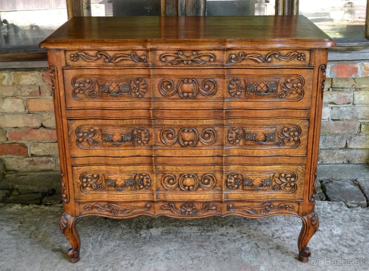 Vyrezávaná dubová komoda - 2