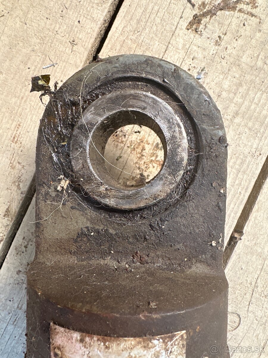 hydraulicky piest - 2