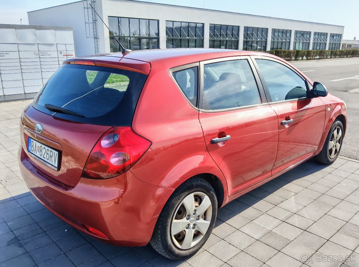 Kia Ceed 1.4 benzín 77kW 5st manuál 2007 - 2