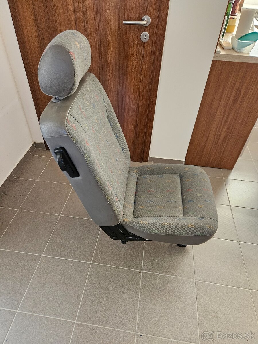 sklápacie sedadlo VW - 2
