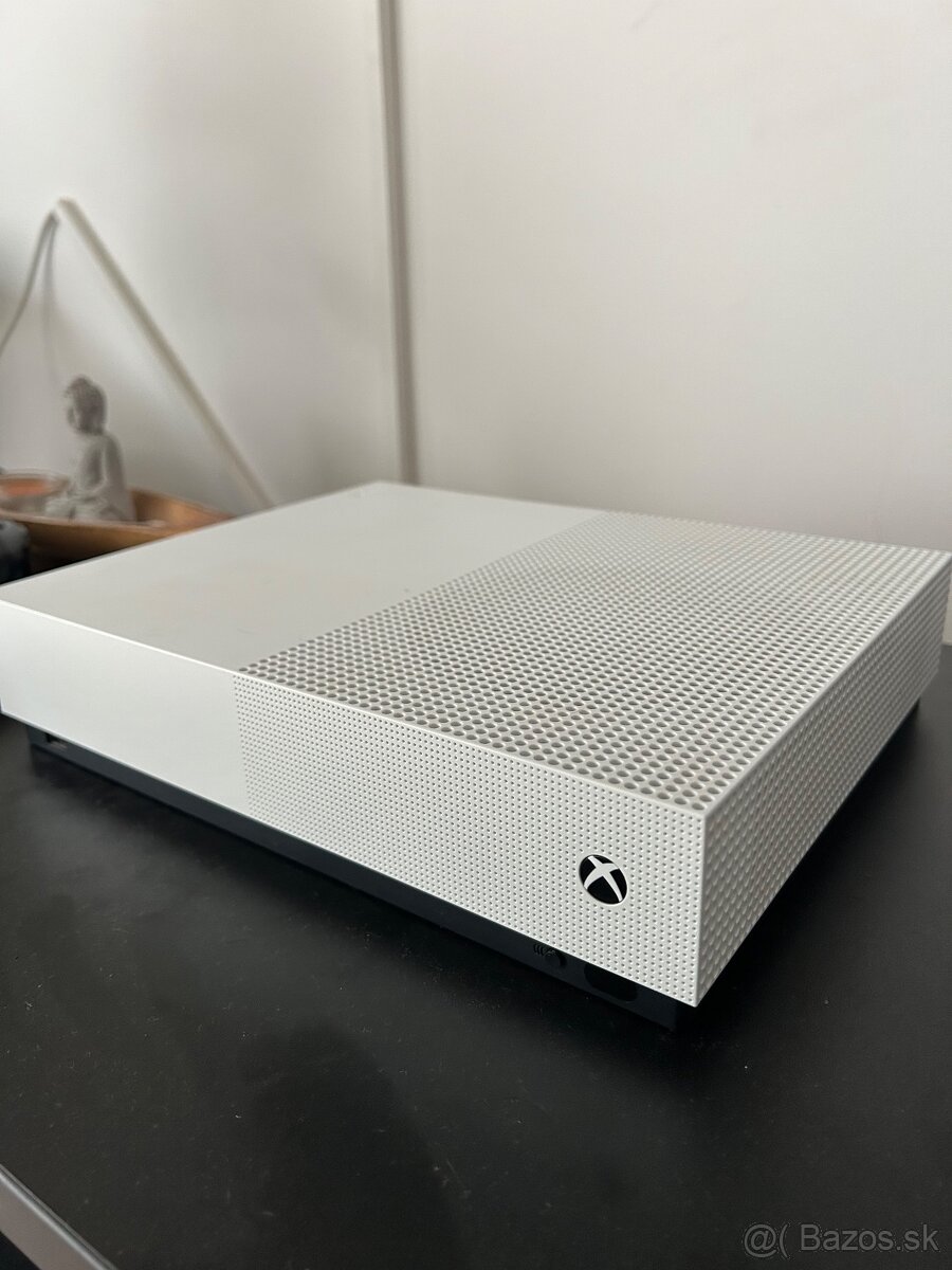 Xbox one s 1TB - 2