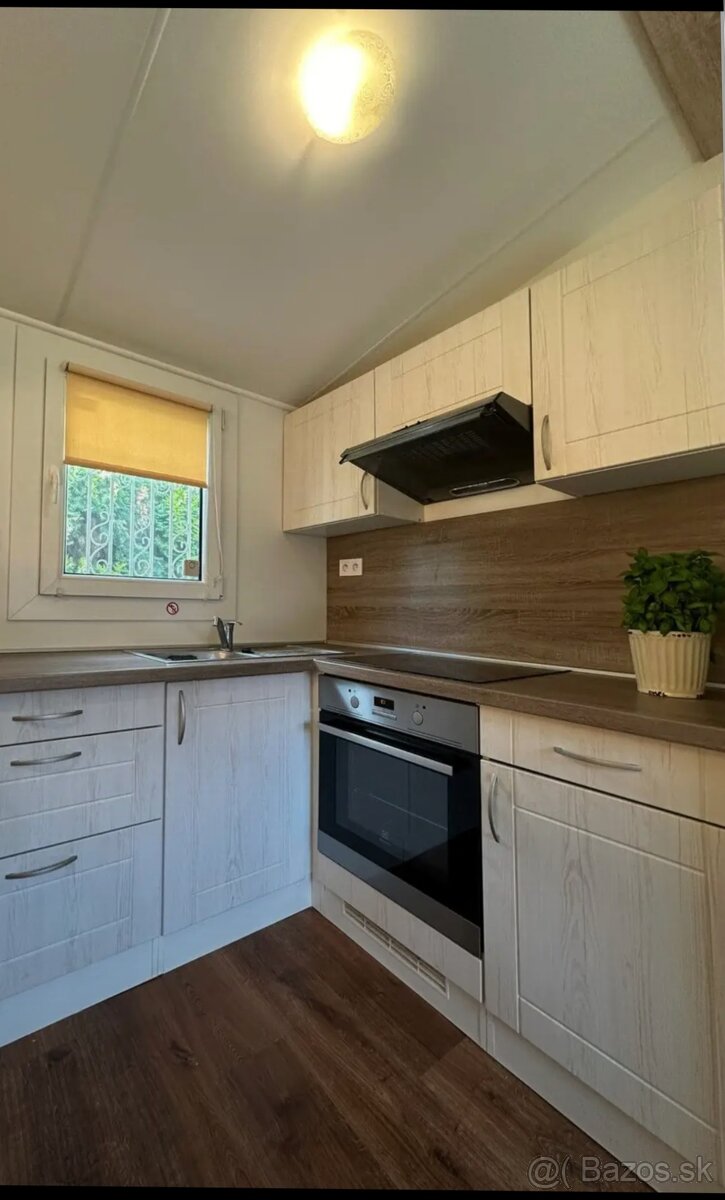 Záhrada s mobilným domom - 2