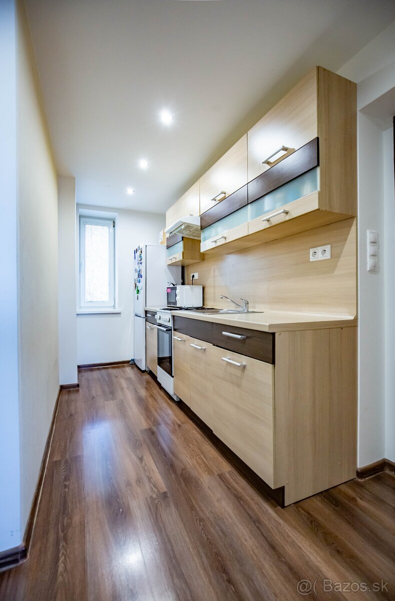 3-izb. byt v Trnave na HOSPODÁRSKEJ ul., 59 m2, balkón - 2