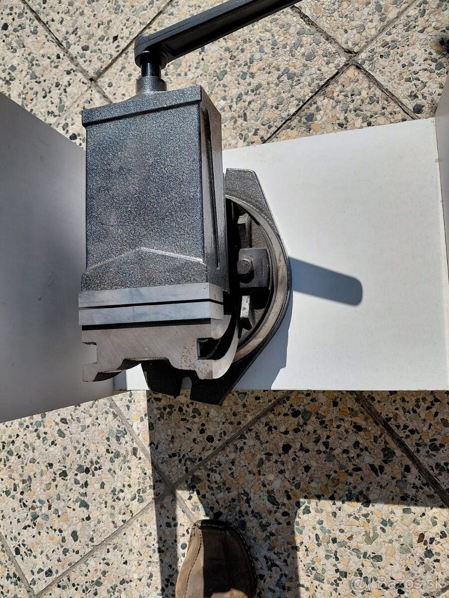 Predám otočný a výkyvný zverák - 2