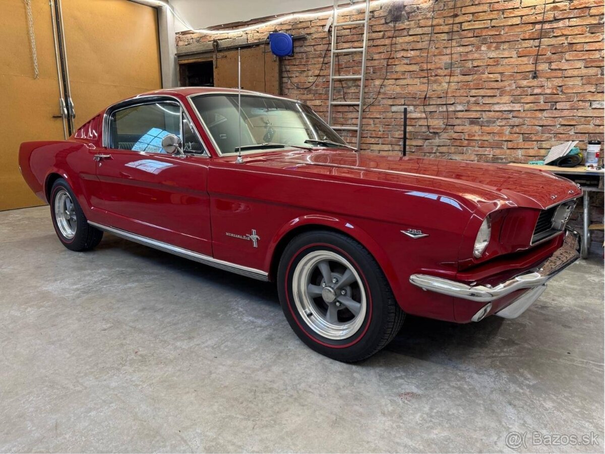 Ford Mustang Fastback z roku 1966 V8 Cruise-O-Matic - 2