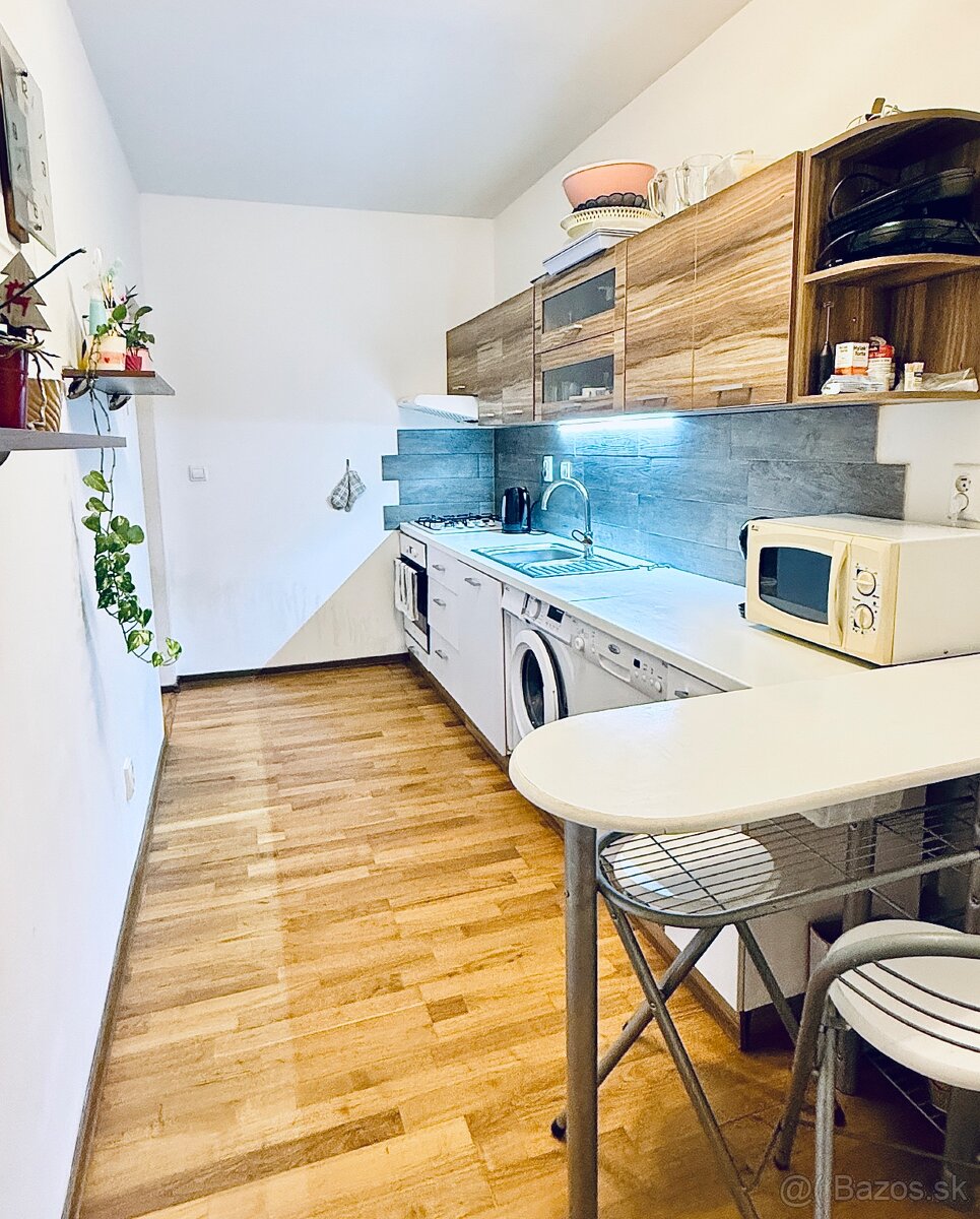 Zrekonštruovaný 3 izbový byt s loggiou v lokalite s výbornou - 2