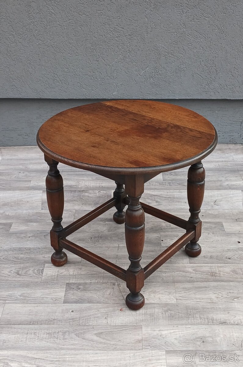 Stolík okrúhly starožitný. - 2