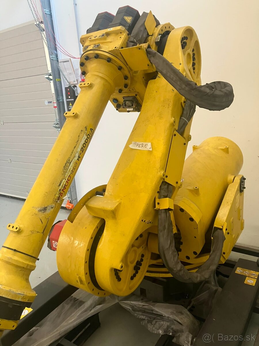 Na predaj robot FANUC R2000iA 100P - 2
