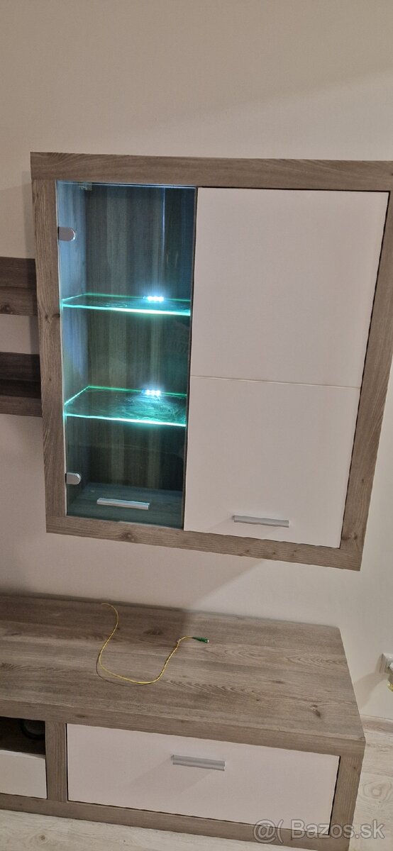 Obývačková stena s LED podsvietenim. - 2