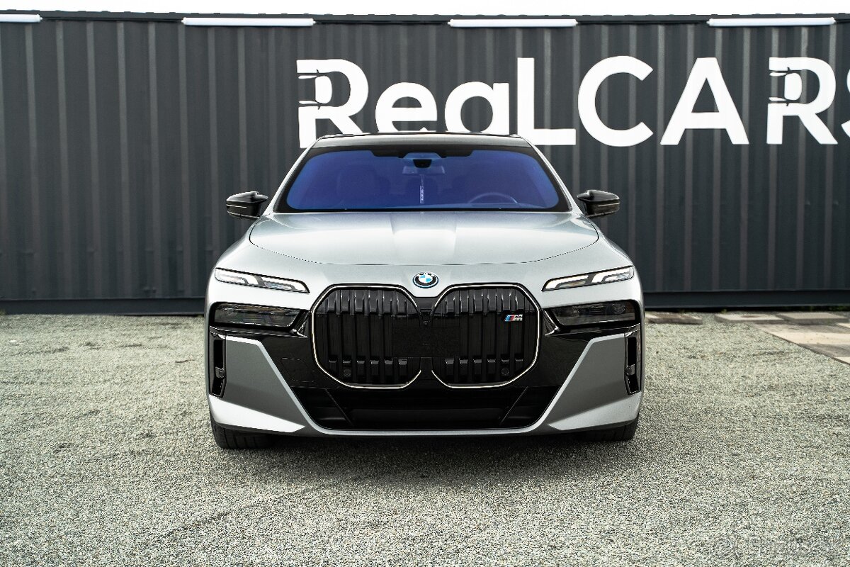 BMW M760e xDrive A/T Na prenájom - 2