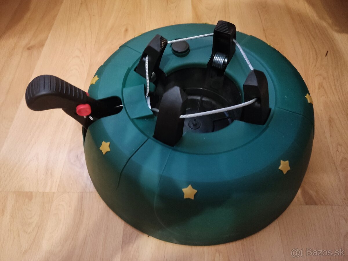 Predám živý vianočný stromček aj so stojanom - 2