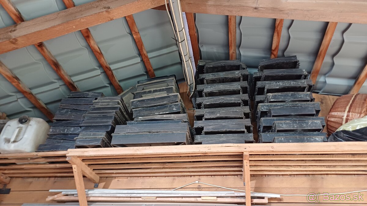 Vybracny stol + formy - 2