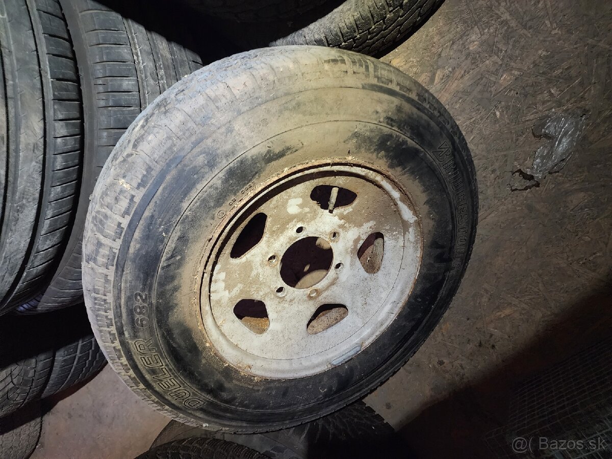 Predám pneumatiky na diskoch vhodné na pajero - 2