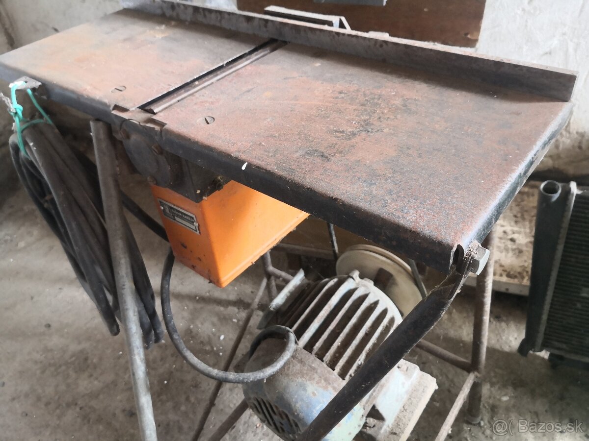 Hobľovačka domácej výroby. - 2