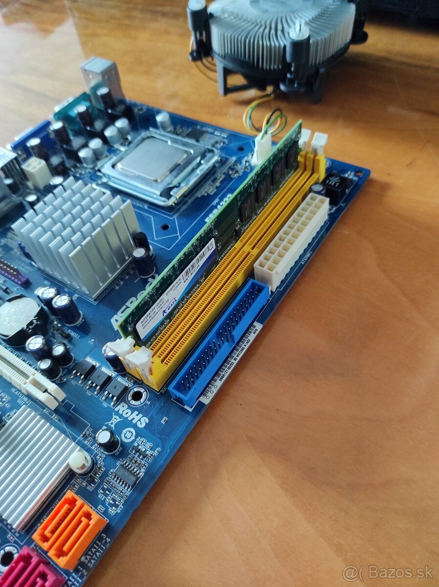 Doska ASRock + 2 Intel Procesory + RAM - 2