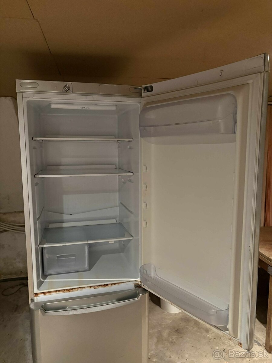 Chladnička s mrazničkou - 2