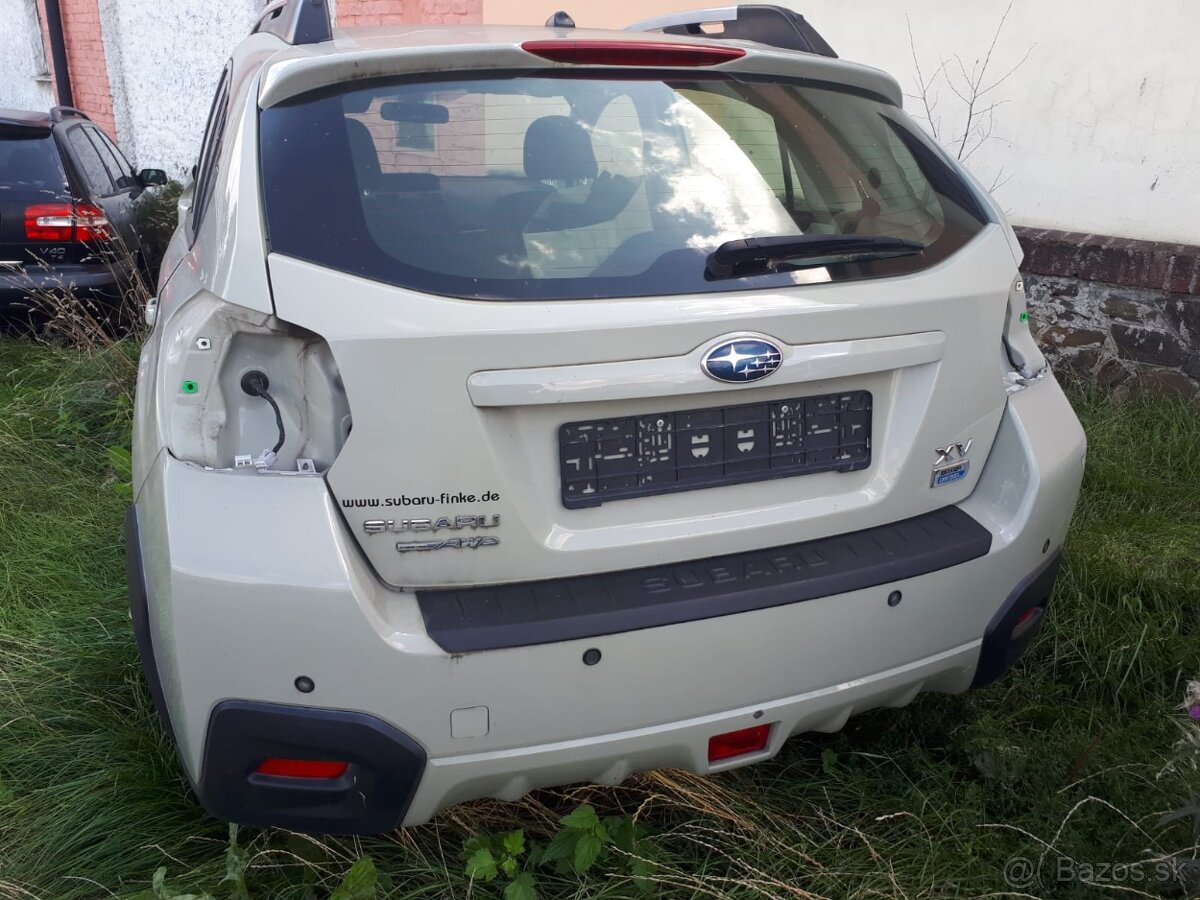 Subaru XV 2015 zadna cast - 2