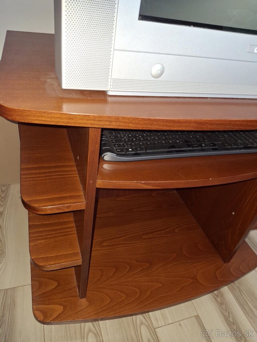 Stolík aj pod televízor - 2