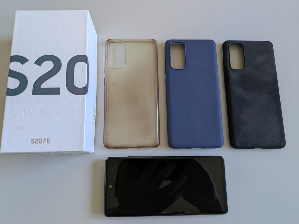 Predám Samsung Galaxy S20 FE - 2