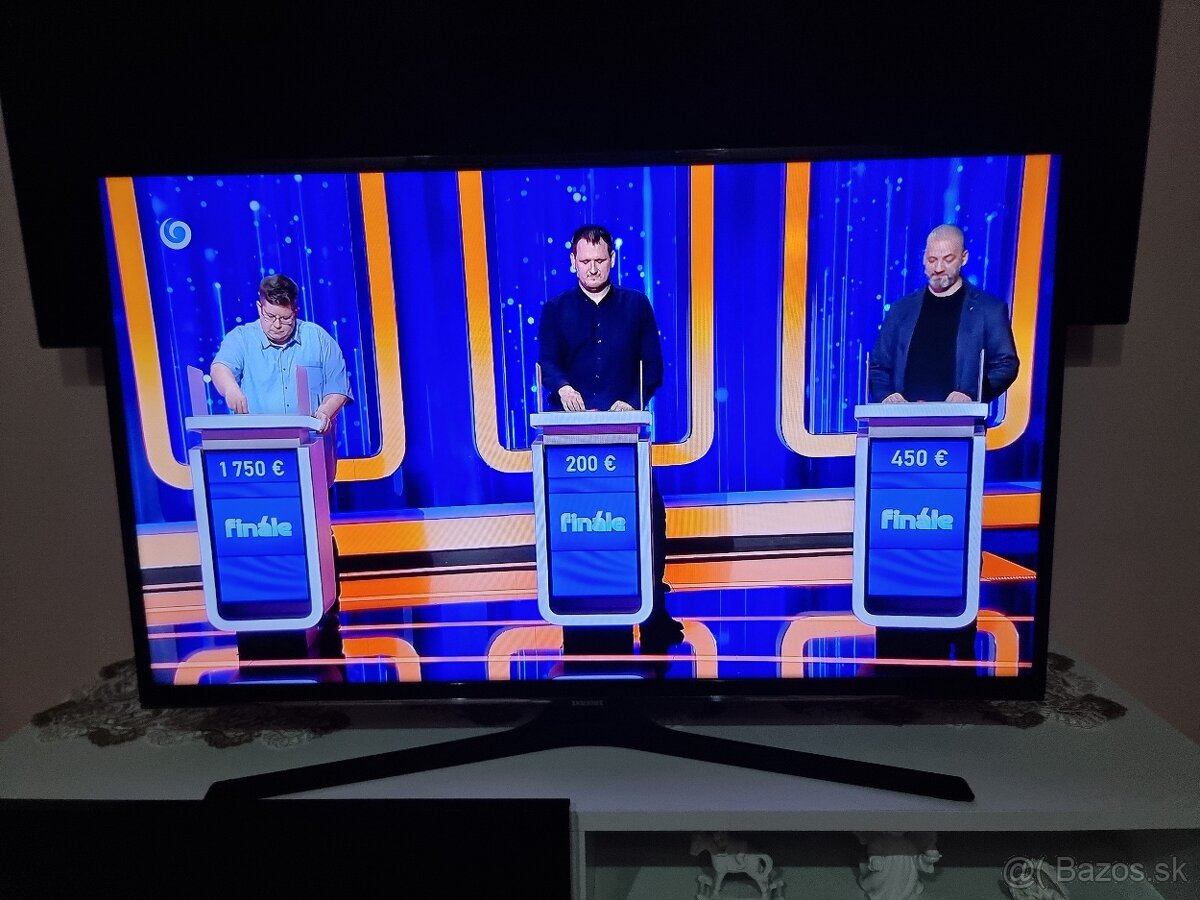 Predám LED TV SAMSUNG UE32F4000AW HD - 2