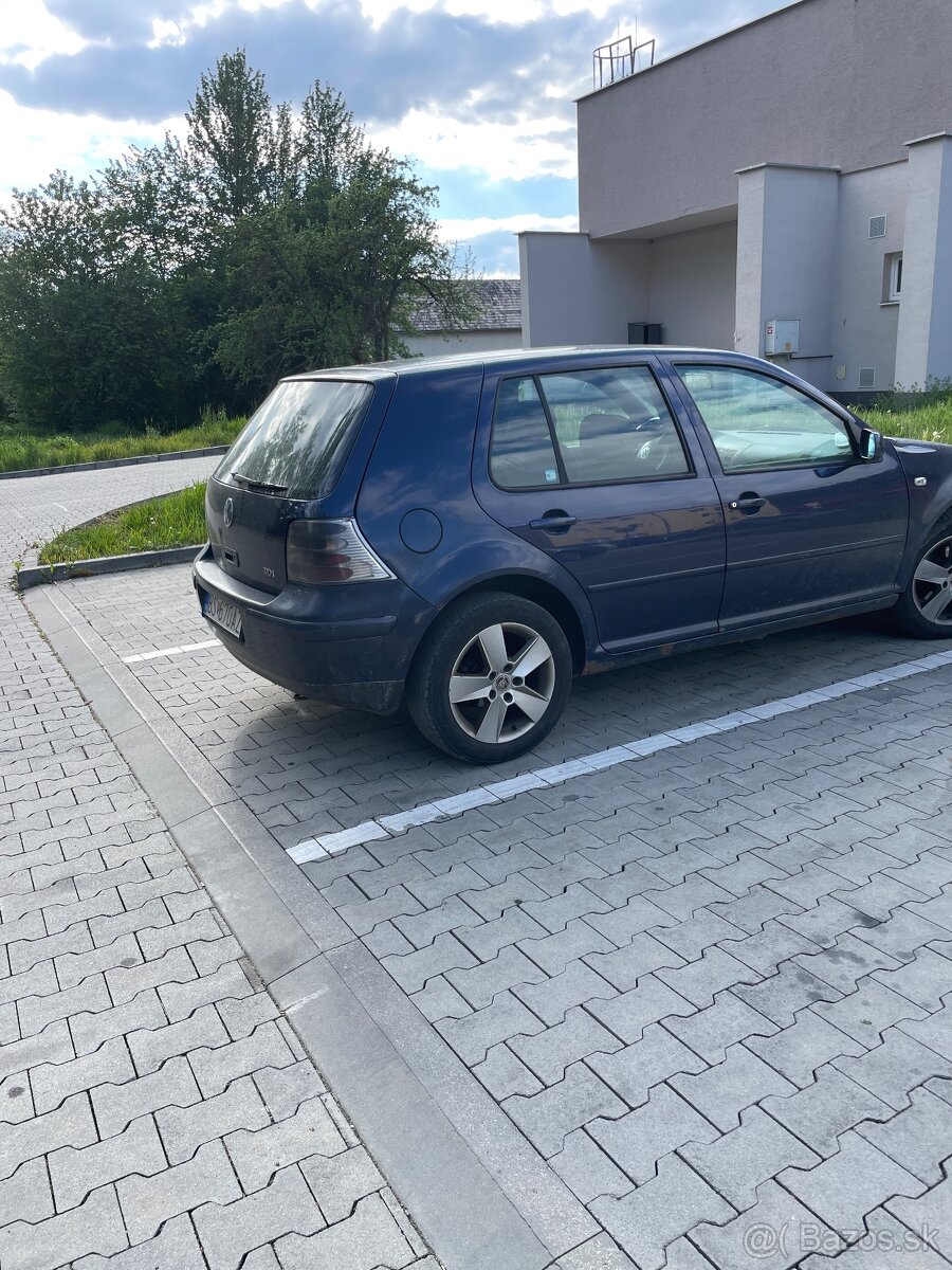 Golf 4 - 2